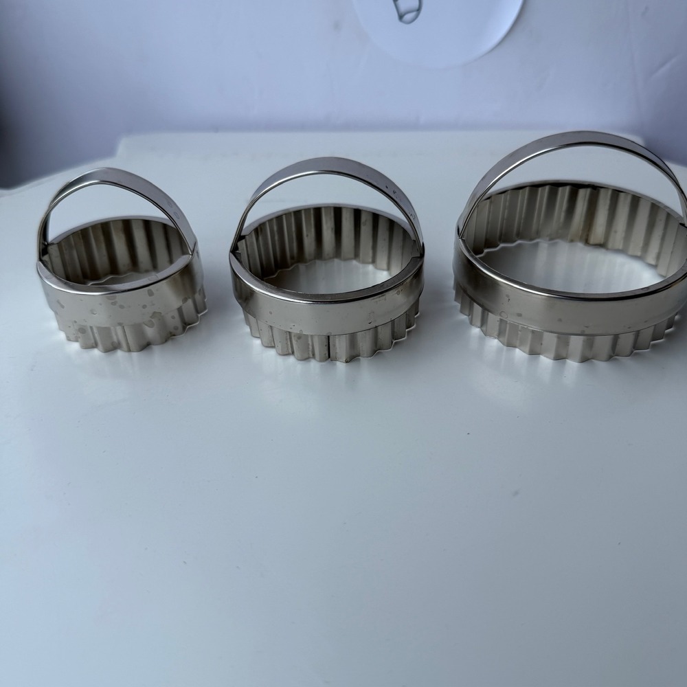 Set of 3 Stainless Steel Fluted Biscuit Cutters Nesting Cookie Cutters Kitchen